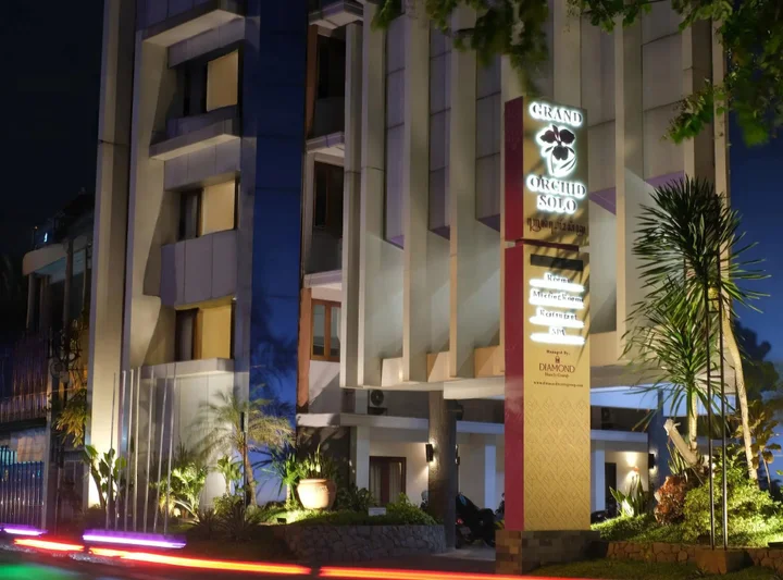 Суракарта: Grand Orchid Hotel