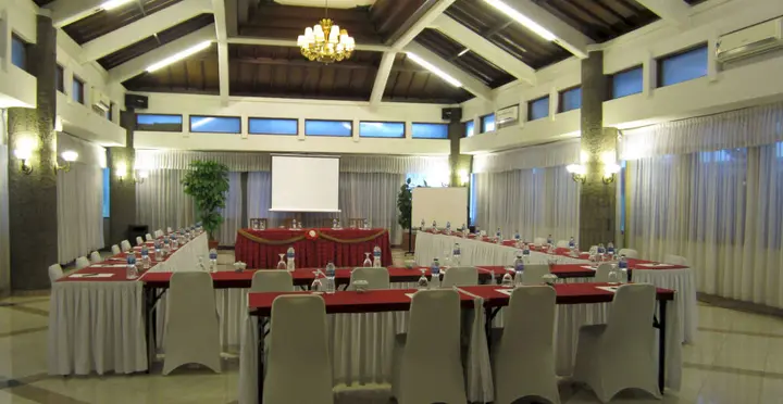Суракарта: Grand Orchid Hotel