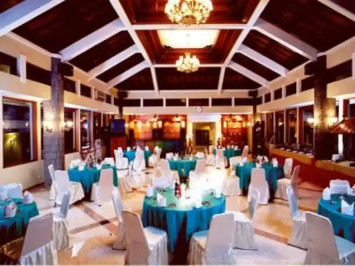 Суракарта: Grand Orchid Hotel
