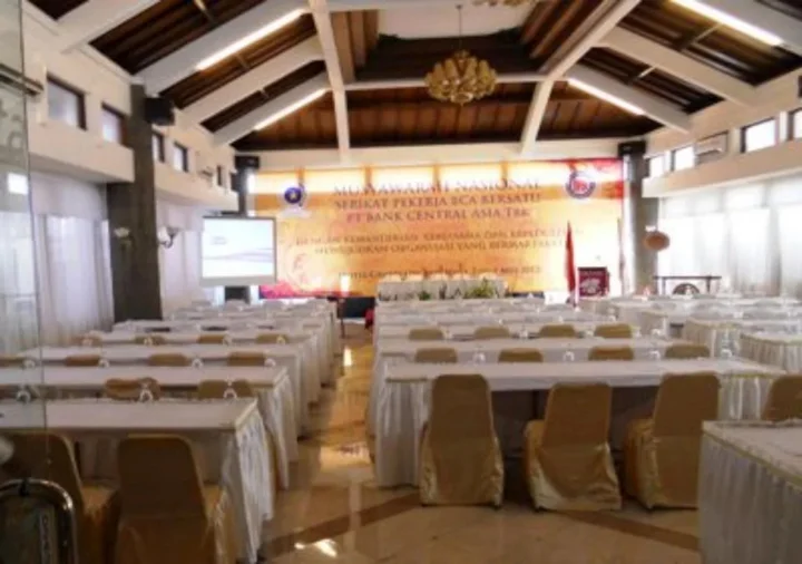 Суракарта: Grand Orchid Hotel