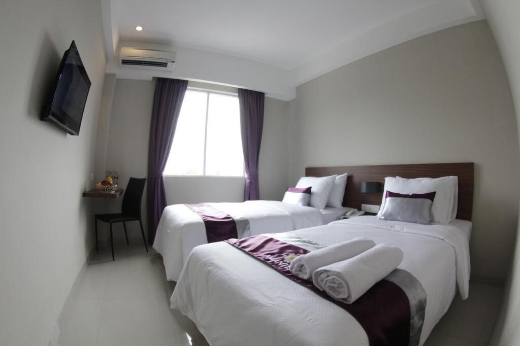 Демак: Amantis Hotel
