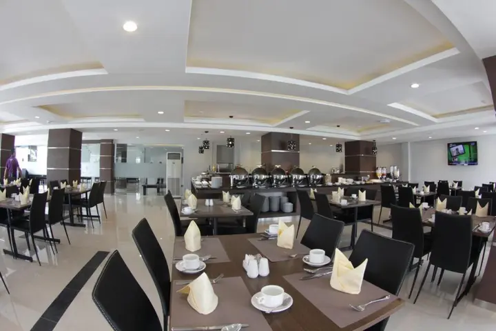 Демак: Amantis Hotel