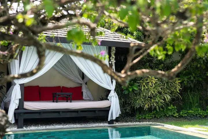 Кута: Elegant Private Villa, 3 BR, Seminyak With Staff
