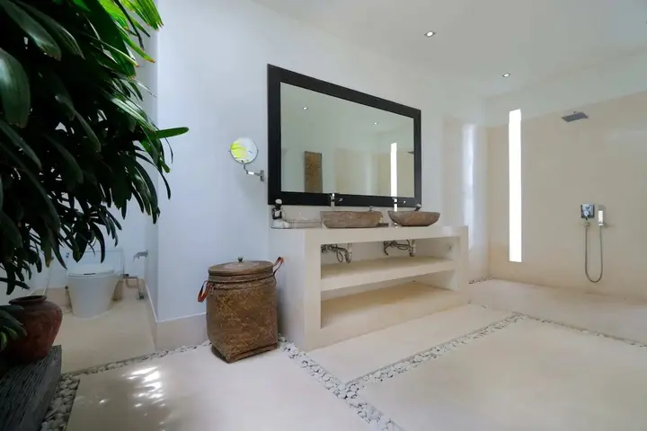 Elegant Private Villa, 3 BR, Seminyak With Staff — фото 4