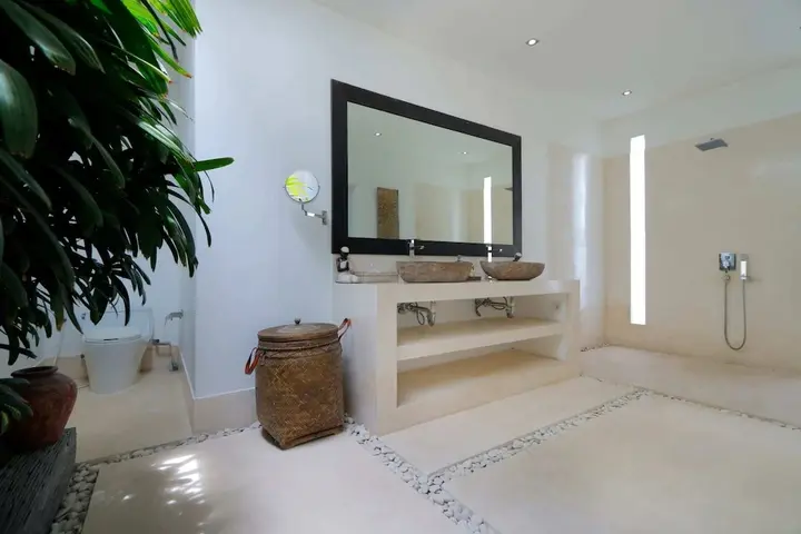 Кута: Elegant Private Villa, 3 BR, Seminyak With Staff