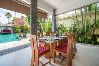 Кута: Elegant Private Villa, 3 BR, Seminyak With Staff