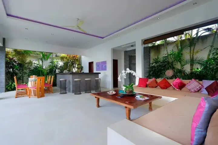 Кута: Elegant Private Villa, 3 BR, Seminyak With Staff