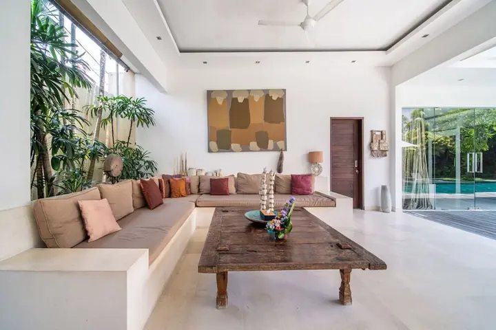 Кута: Elegant Private Villa, 3 BR, Seminyak With Staff