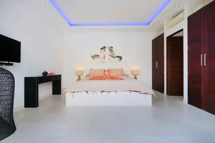 Elegant Private Villa, 3 BR, Seminyak With Staff — фото 3