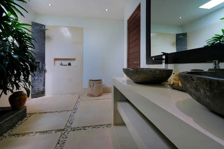 Кута: Elegant Private Villa, 3 BR, Seminyak With Staff