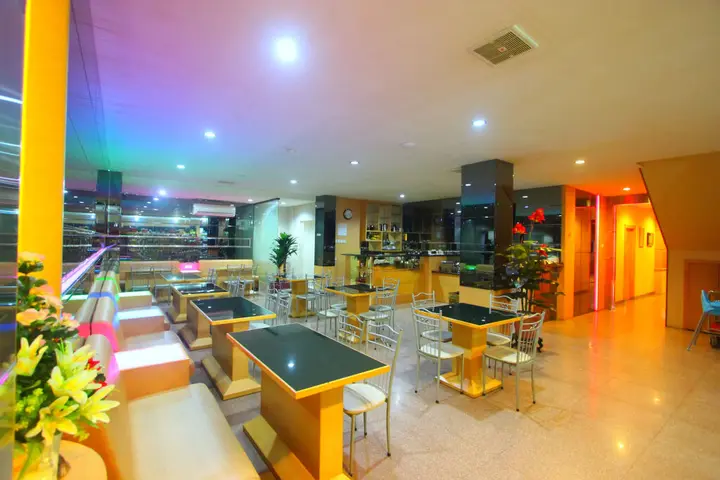 Батам: Lovina Inn Penuin Hotel