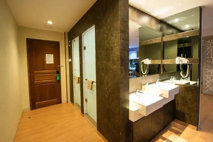 Батам: Lovina Inn Penuin Hotel