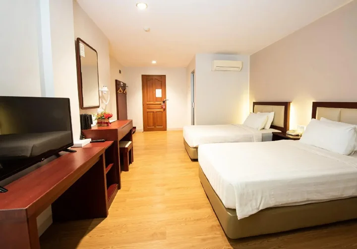Батам: Lovina Inn Penuin Hotel