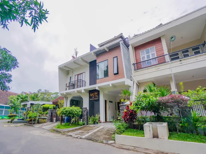 Маланг: OYO 90319 Angler Guest House Malang