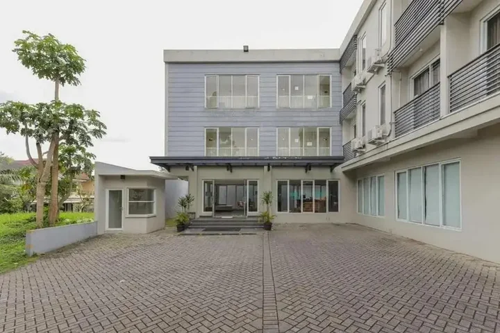 Маланг: Chrysant Premiere Residence