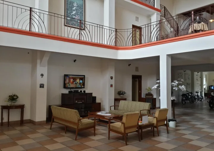 Сукабуми: Arondari Hotel