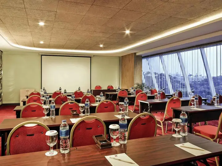 Legok: Ibis Gading Serpong