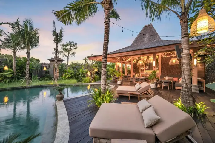 Чангу: Devi Villa Canggu