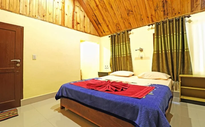 Озеро Тоба: Tuk Tuk Timbul Bungalows
