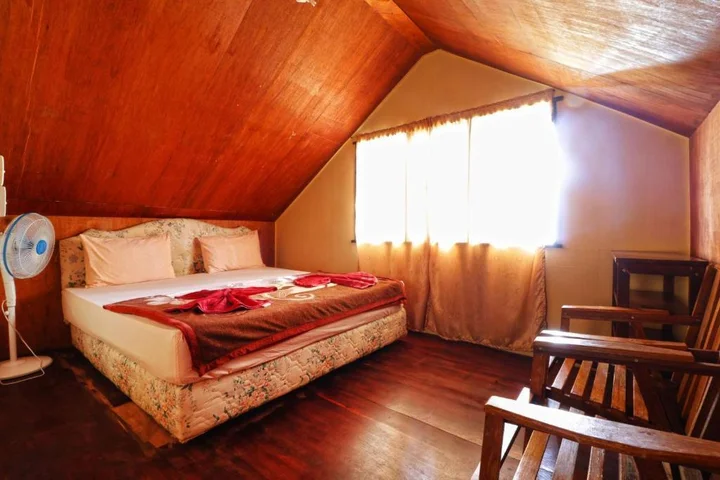 Озеро Тоба: Tuk Tuk Timbul Bungalows