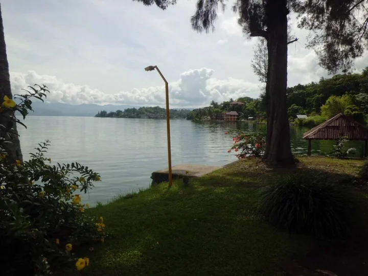 Озеро Тоба: Tuk Tuk Timbul Bungalows
