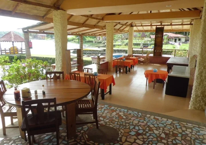 Озеро Тоба: Tuk Tuk Timbul Bungalows