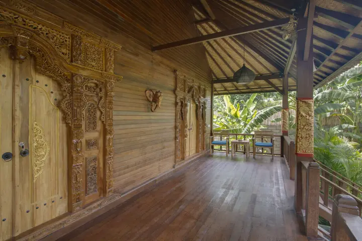 Лембонган-Айленд: Warisan Villa