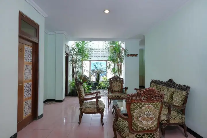 OYO 512 Ndalem Mantrijeron Hotel — фото 4
