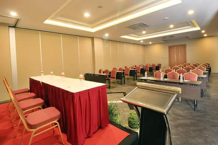 Кебумен: Grand Kolopaking Hotel