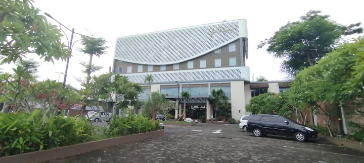 Кебумен: Grand Kolopaking Hotel