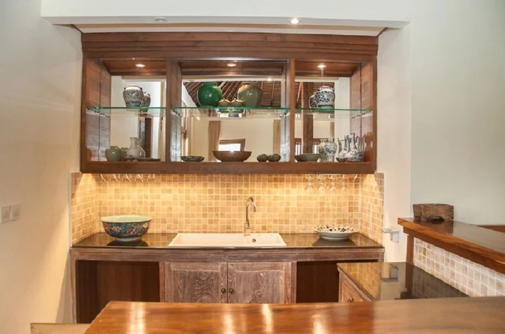 Блахбату: Dewarka Villa