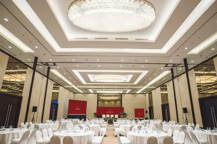 Депок: The Margo Hotel