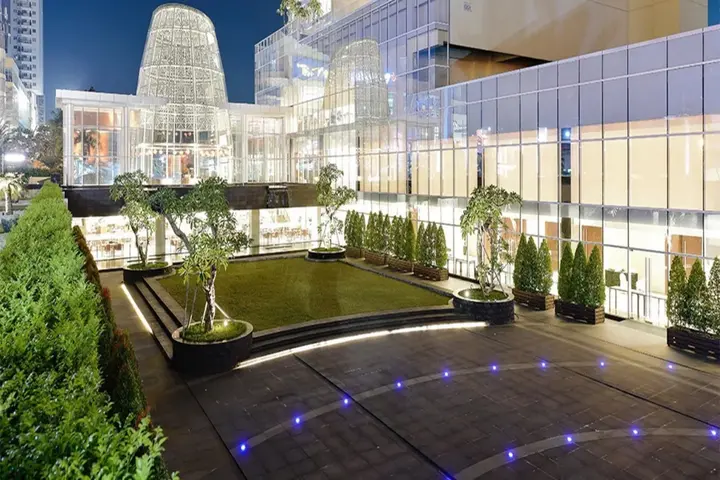 Депок: The Margo Hotel