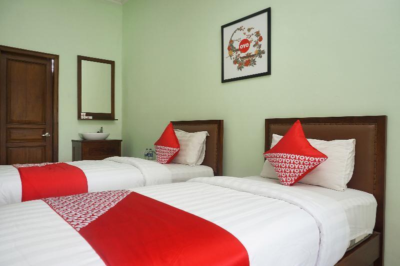 Батуретно: OYO 833 Hotel Army Look Syariah