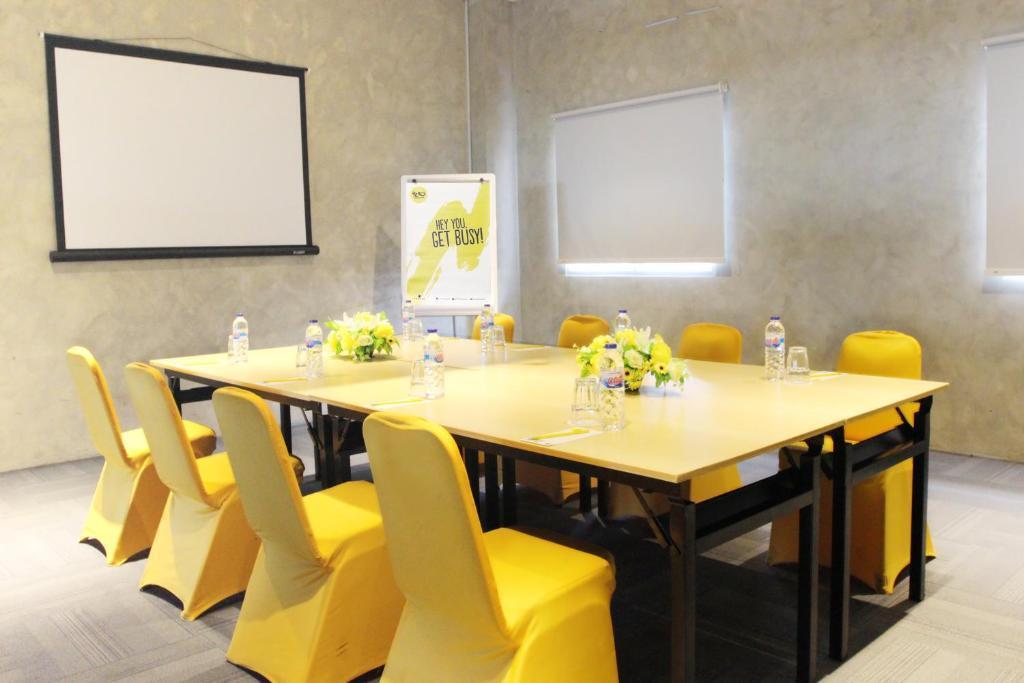 Сурабая: YELLO Hotel Jemursari Surabaya