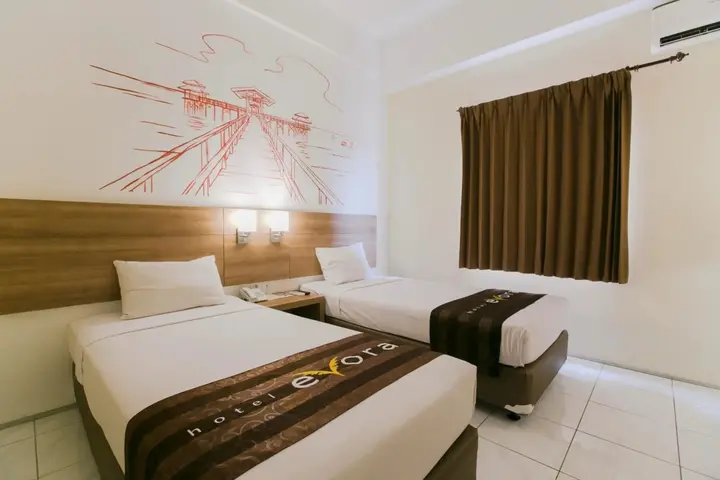 Сурабая: Evora Hotel