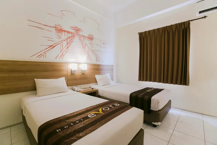 Сурабая: Evora Hotel