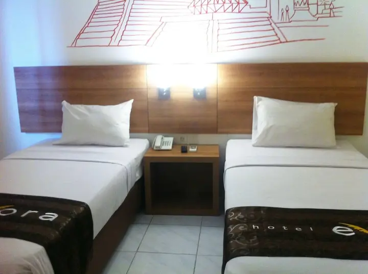 Сурабая: Evora Hotel
