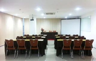 Сурабая: Evora Hotel