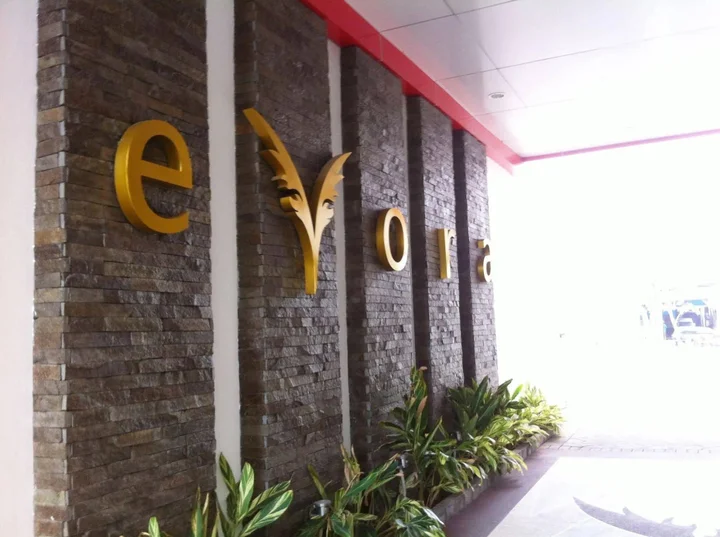 Сурабая: Evora Hotel
