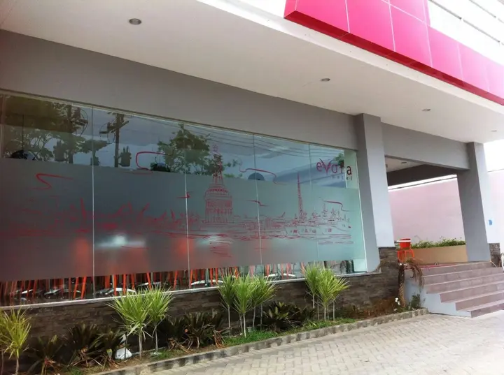 Сурабая: Evora Hotel