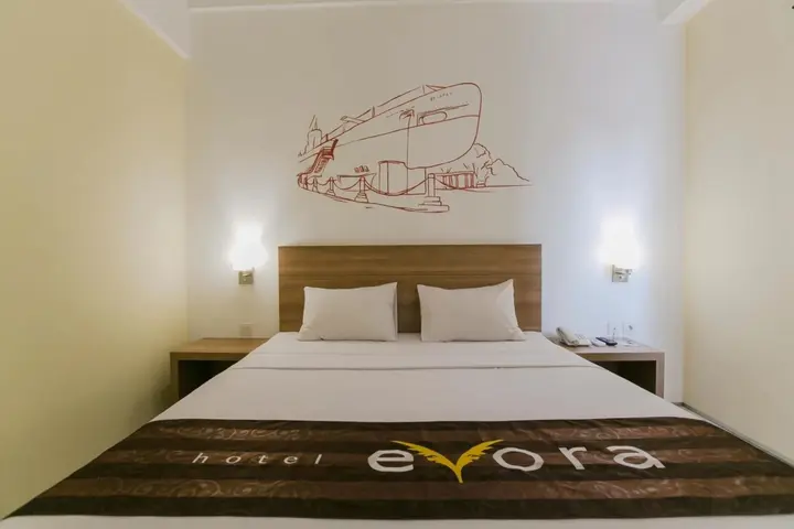 Сурабая: Evora Hotel