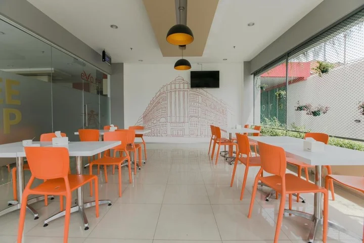 Сурабая: Evora Hotel
