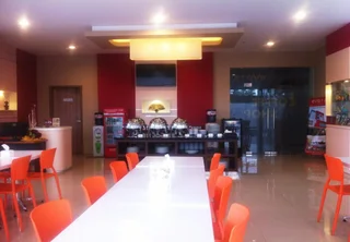 Сурабая: Evora Hotel