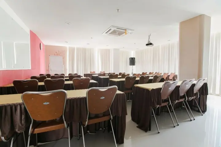 Сурабая: Evora Hotel