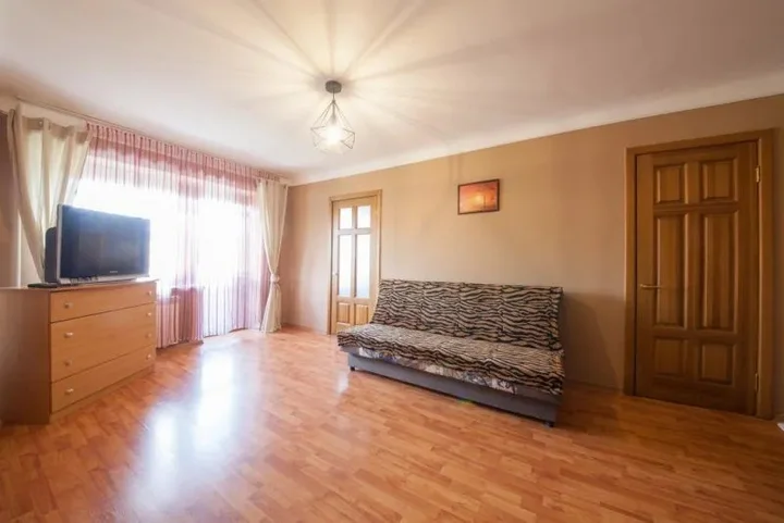 Красноярск: Apartments Kvartirov on str. Diktatury Proletariata, 35
