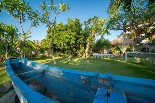 Бунутан: Green CoCo House