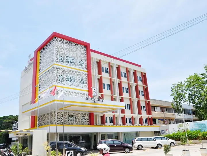 Батам: Nite and Day Batam Jodoh Square