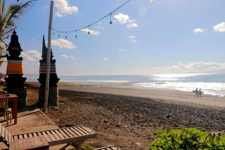 Блахбату: Keramas Surf Camp