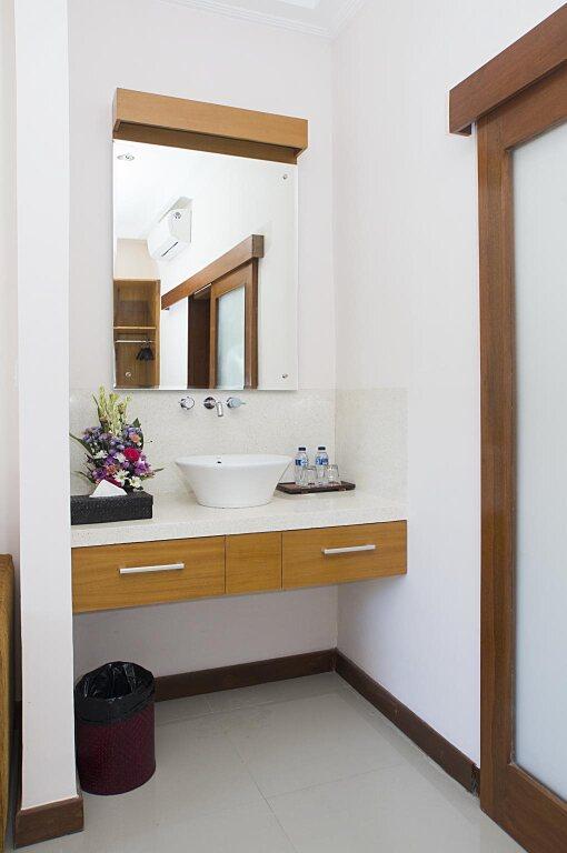 Кута: M & D Guest House Seminyak